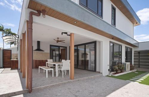 Labrador House | Labrador Living - Spacious Haven near Lagoon & Cafés