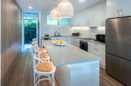 Hamilton Island Apartment | Lagoon Beachfront Lodge 006 on Hamilton Island by HamoRent