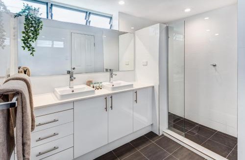 Hamilton Island Apartment | Lagoon Beachfront Lodge 201 on Hamilton Island by HamoRent