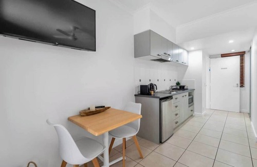 Trinity Beach Apartment | Laguna Edge—Swim-Out Studio, near Sea & Dining