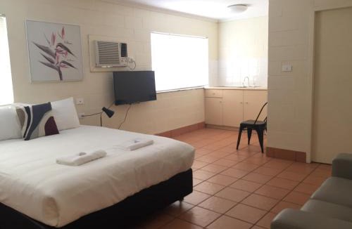Cairns Central Business District Hotel | Lake Central Cairns