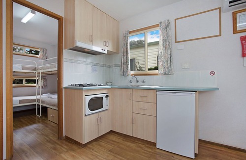 Hamilton Other | Lake Hamilton Motor Village & Caravan Park
