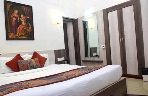 Mount Abu Hotel | LAKE INN