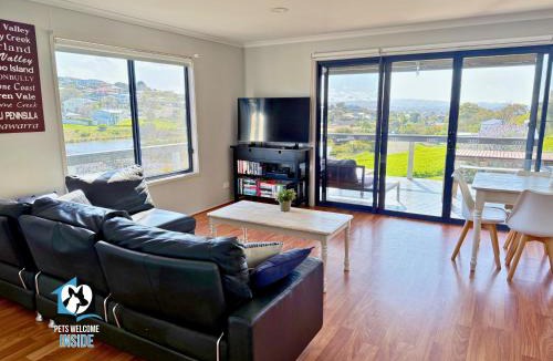 Encounter Bay House | Lake & Reserve Front Bird Haven - 3BR