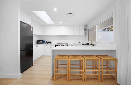 Berkeley Vale House | Lake View Luxury in the Vale
