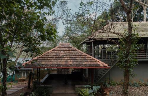 Wadakanchery Hotel | Lakedale Resorts