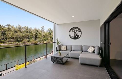 Maroochydore House | Lakefront Lux-3 Levels-Sauna, Cold Plunge & Pool