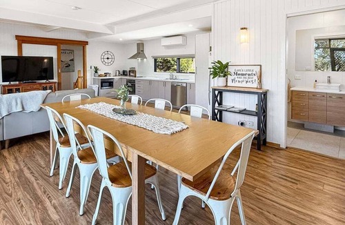 Bonnie Doon House | Lakefront Palms - Lakefront living, pet friendly home