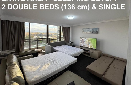 City West Apartment | Lakefront Panorama – Classic