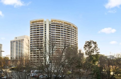 City West Apartment | Lakefront Panorama Elite