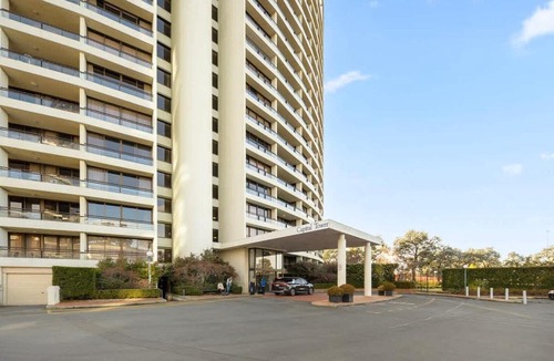 City West Apartment | Lakefront Panorama Elite