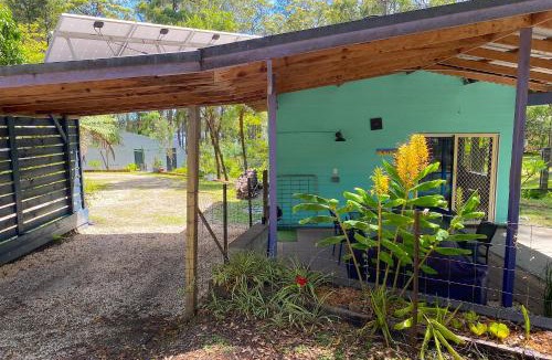Lakewood House | Lakeside 3-BR Forest Cottage