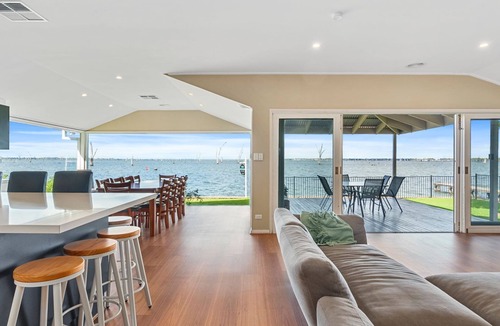Mulwala House | Lakeside Mulwala absolute waterfront with older private jetty