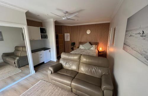 Yamba House | Lakeside Riverfront Yamba 1-2 Small Pet Friendly