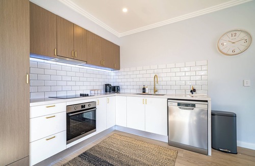 Toukley House | Lakeside Sanctuary - Central Toukley