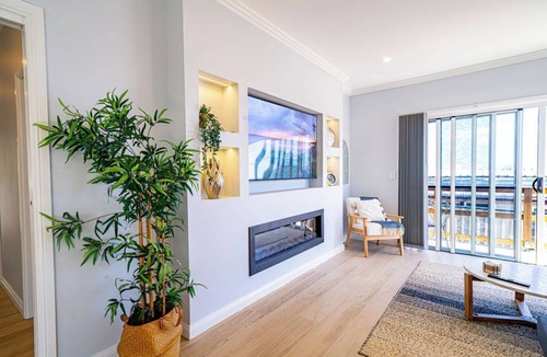 Toukley House | Lakeside Sanctuary - Central Toukley