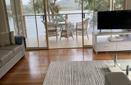 Upper Coomera Apartment | Lakeview Haven at the base of Mt Tambourine