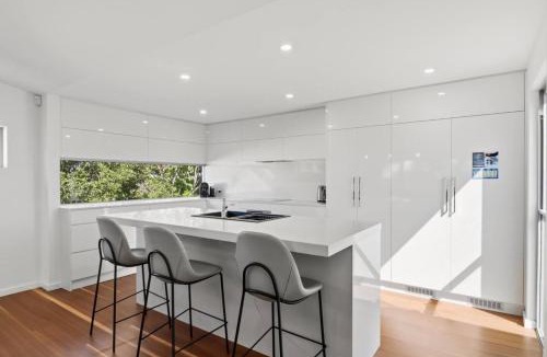 Budgewoi House | Lakeview Luxury
