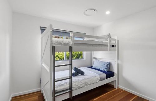 Budgewoi House | Lakeview Luxury