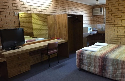 Yarrawonga Hotel | Lakeview Motel