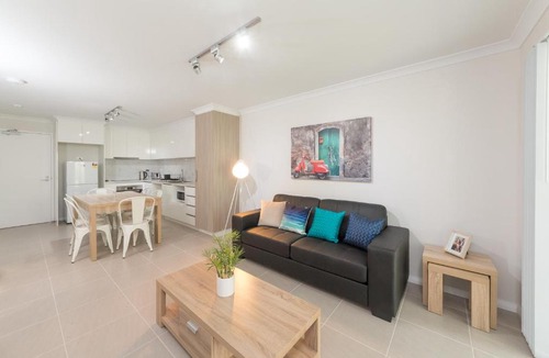 Rockingham Apartment | Lakeview Suite 19