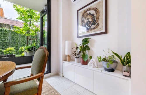Fitzroy Apartment | Laneway Leisure - Leafy Delight in the Heart of Fitzroy