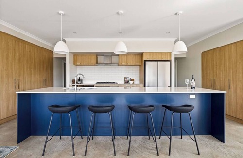 Wilyabrup House | Lang Chalet Vineyard Bliss on the Waterfront