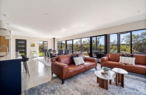 Burnside House | Lang Chalet - Vineyard Bliss on the Waterfront