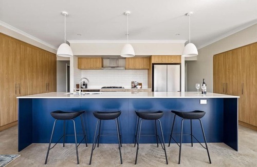 Burnside House | Lang Chalet - Vineyard Bliss on the Waterfront