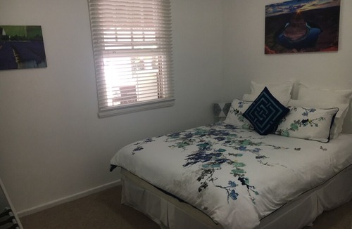 Coonabarabran House | Langley Cottage Queen Room