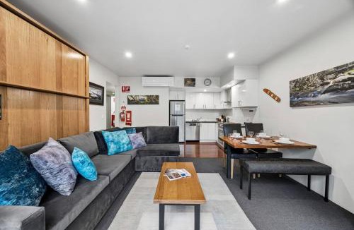Thredbo Apartment | Lantern 05 - Balcony