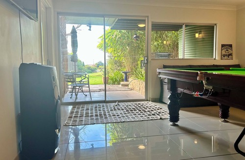Batehaven Apartment | Large 2 Bedroom seperate private Apartment, pool table, laundry, close to beach