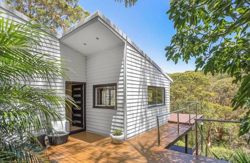 Bundeena House | Large architect designed home directly overlooking the Royal National Park