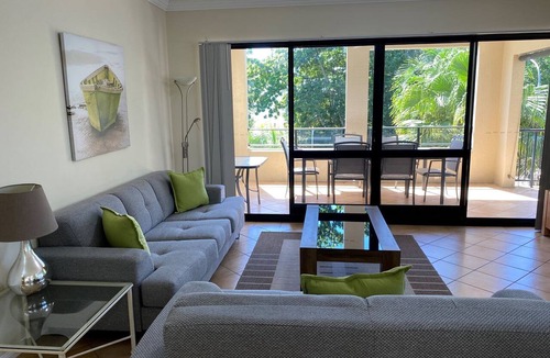 Yorkeys Knob Apartment | Large Beachfront Apartment
