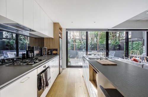 Prahran Apartment | Large Central Prahran Retreat