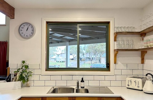 Jindabyne Ski Chalet | Large comfortable Ski and Bike Chalet with gorgeous Alpine character