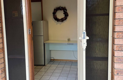 Isabella Plains House | Large Ensuite with small kitchnett
