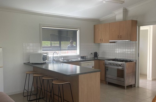 Brimin House | Large home overlooking the Ovens River. Great boating & close to wineries.