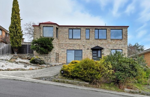 Lenah Valley House | Large House, Centrally Located With Amazing Views