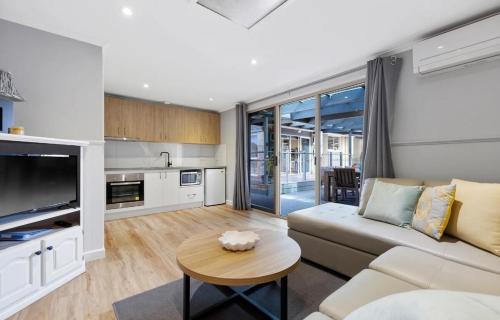 Newhaven House | Large Pet Friendly Island Escape