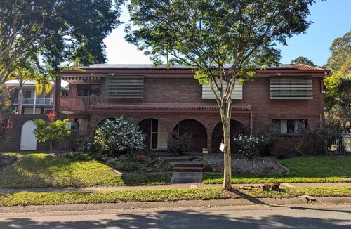 McDowall House | Large room suitable for couples or families at McDowall