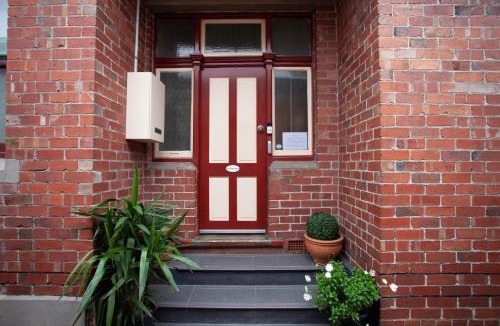 Soldiers Hill Apartment | Large Studio Apartment with Spa
