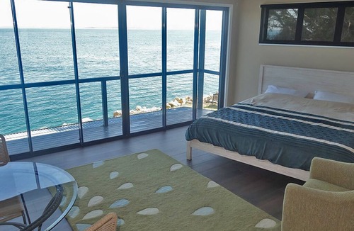Amity Point House | Large waterfront home with bay views to Moreton Island