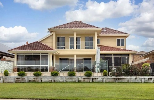 Harrington House | Large Waterfront Holiday House with everything