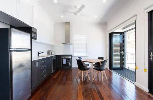 Largs Bay Apartment | Largs Oasis, Beach and Jetty views - Free wine