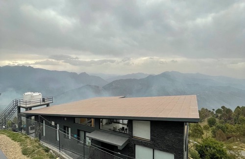 Tehri Villa | LaRiSa X Mountains & Martini Villa