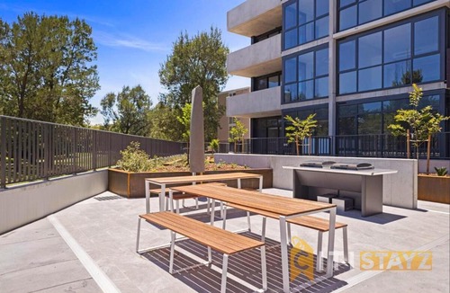 Lyneham Apartment | Lavish in Lyneham - 2BD 1Bth Apt