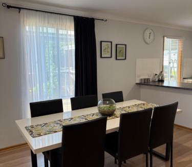 Victor Harbor House | Lazy Days Cottage - Victor Harbor