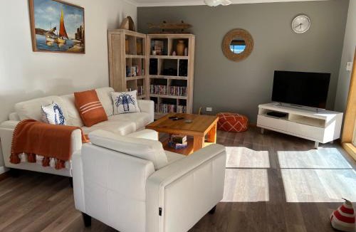 Waterhouse Villa | Lazy Sails Port - Pets welcome inside WiFi