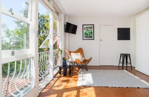 Paddington Apartment | Leafy Paddington Studio with Harbour Views